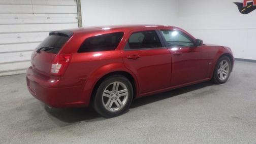 Burgundy 2005 Dodge Magnum R/T