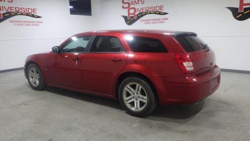 Burgundy 2005 Dodge Magnum R/T