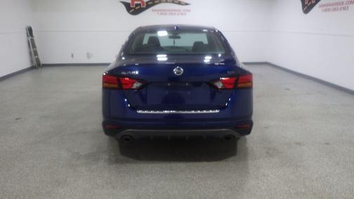 Deep Blue Pearl 2021 Nissan Altima 2.5 SR