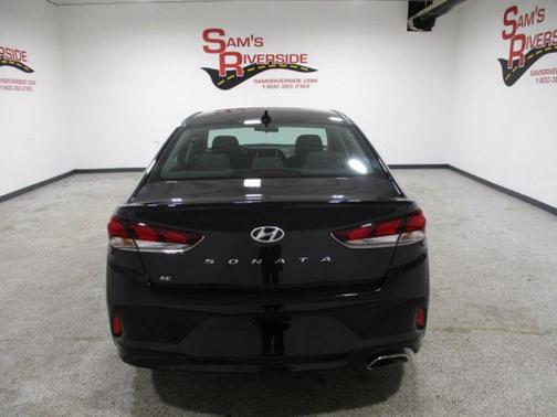 Photo 4 of 12 of 2019 Hyundai Sonata SE