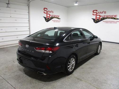 Photo 5 of 12 of 2019 Hyundai Sonata SE
