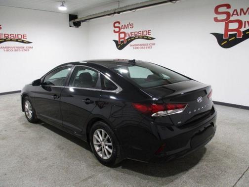 Photo 3 of 12 of 2019 Hyundai Sonata SE