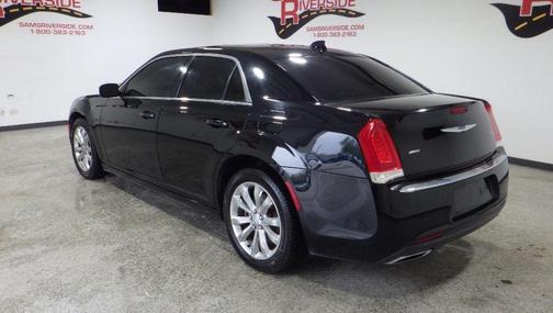 2017 Chrysler 300 Limited