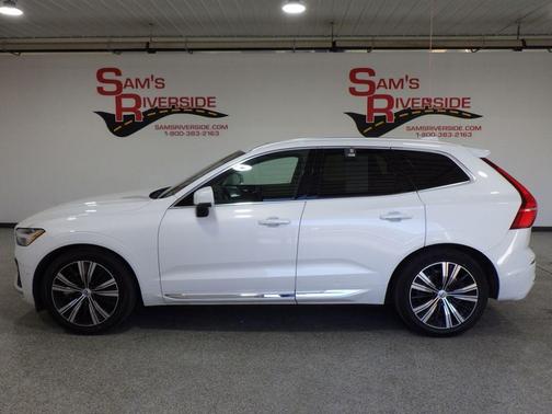 Photo 2 of 14 of 2022 Volvo XC60 B6 Inscription
