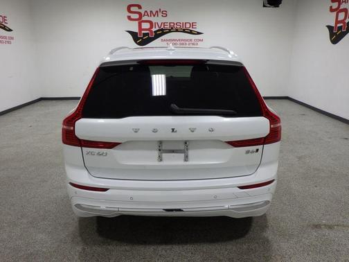 Photo 4 of 14 of 2022 Volvo XC60 B6 Inscription