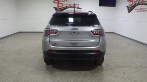Silver 2022 Jeep Compass Latitude