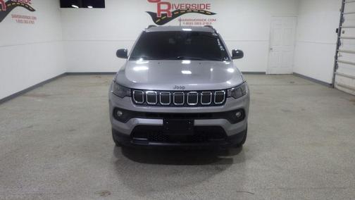 Silver 2022 Jeep Compass Latitude