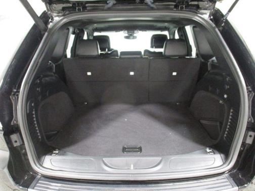 Photo 5 of 13 of 2020 Jeep Grand Cherokee Laredo