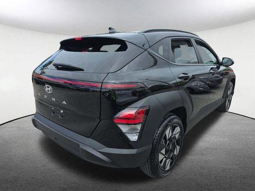 Abyss Black Pearl 2025 Hyundai KONA SEL