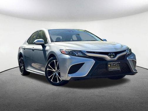 Celestial Silver Metallic 2020 Toyota Camry SE