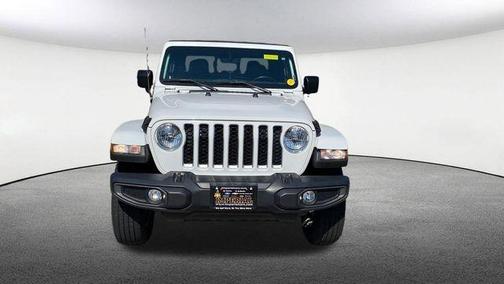 Bright White Clearcoat 2023 Jeep Gladiator Overland