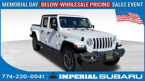 Bright White Clearcoat 2023 Jeep Gladiator Overland