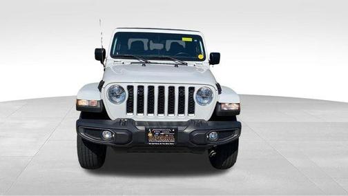 Bright White Clearcoat 2023 Jeep Gladiator Overland