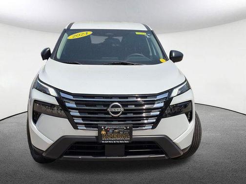Everest White P 2024 Nissan Rogue S