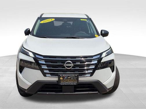 Everest White P 2024 Nissan Rogue S