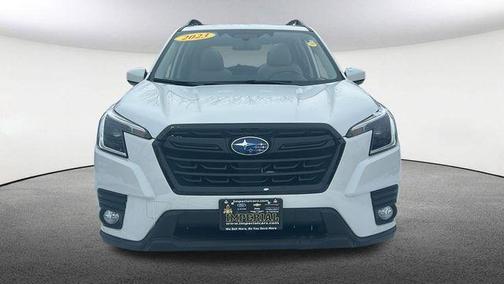 Crystal White Pearl 2023 Subaru Forester 2.5i Premium