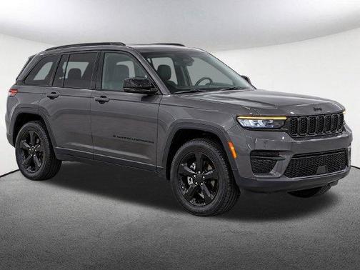 Metallic 2023 Jeep Grand Cherokee Altitude