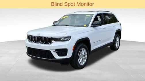 Bright White Clearcoat 2024 Jeep Grand Cherokee Laredo