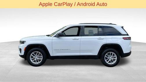 Bright White Clearcoat 2024 Jeep Grand Cherokee Laredo
