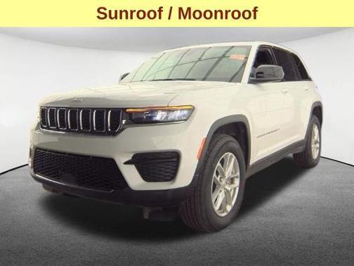 Bright White Clearcoat 2024 Jeep Grand Cherokee Laredo