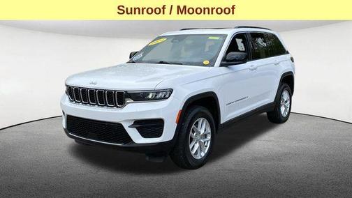 Bright White Clearcoat 2024 Jeep Grand Cherokee Laredo