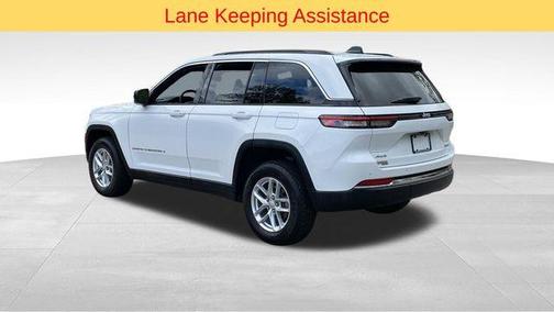 Bright White Clearcoat 2024 Jeep Grand Cherokee Laredo
