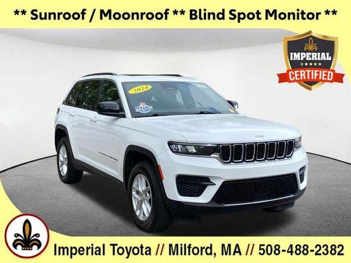 Bright White Clearcoat 2024 Jeep Grand Cherokee Laredo