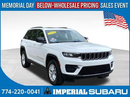 Bright White Clearcoat 2024 Jeep Grand Cherokee Laredo