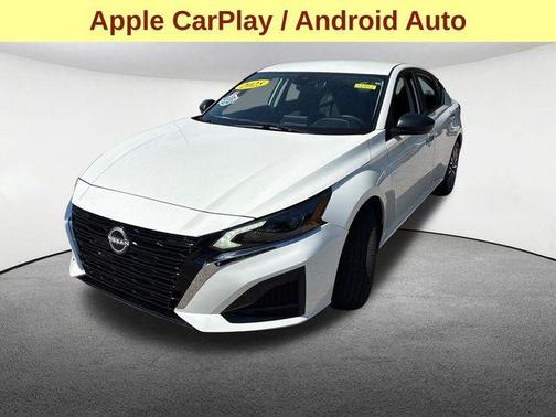 Glacier White 2025 Nissan Altima SV