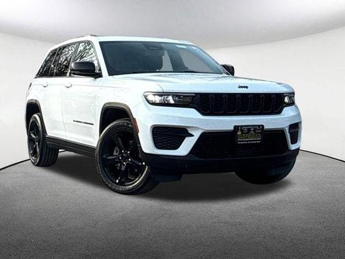 Bright White Clearcoat 2023 Jeep Grand Cherokee Altitude