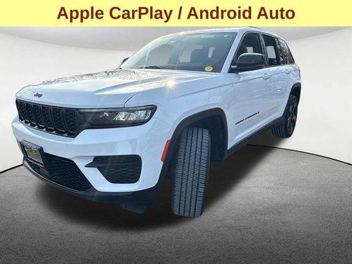 Bright White Clearcoat 2023 Jeep Grand Cherokee Altitude