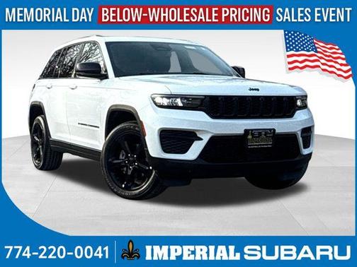 Bright White Clearcoat 2023 Jeep Grand Cherokee Altitude