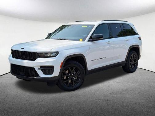 Bright White Clearcoat 2024 Jeep Grand Cherokee Laredo