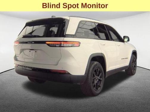 Bright White Clearcoat 2024 Jeep Grand Cherokee Laredo