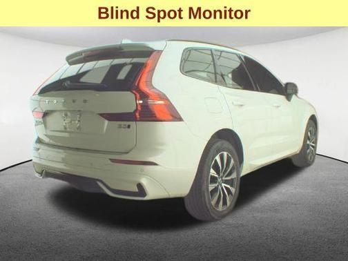 Crystal White Metallic 2025 Volvo XC60 B5 Core