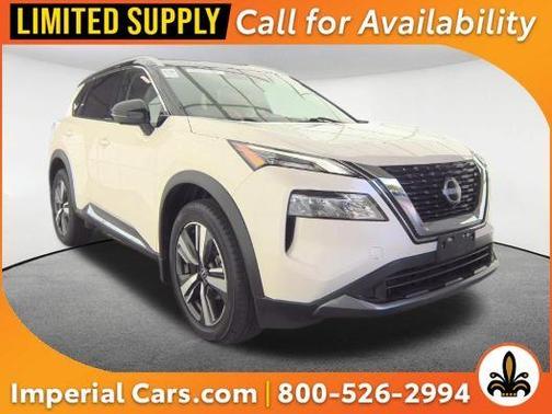 2 Tone White / Black Roof 2023 Nissan Rogue SL
