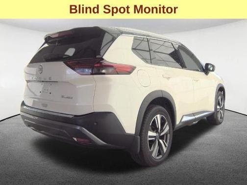2 Tone White / Black Roof 2023 Nissan Rogue SL