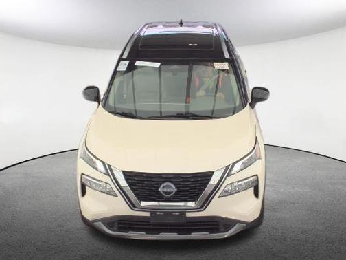 2 Tone White / Black Roof 2023 Nissan Rogue SL