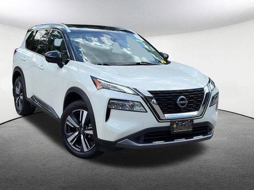 2 Tone White / Black Roof 2023 Nissan Rogue SL