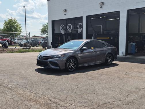 Predawn Gray Mica 2022 Toyota Camry SE Hybrid