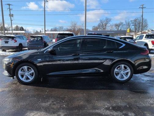 2019 Buick Regal Sportback Base