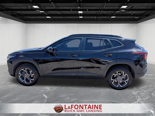 Mosaic Black Metallic 2025 Chevrolet Trax LT