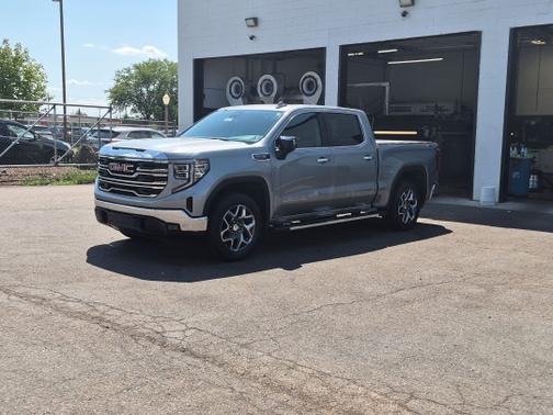Sterling Metallic 2023 GMC Sierra 1500 SLT