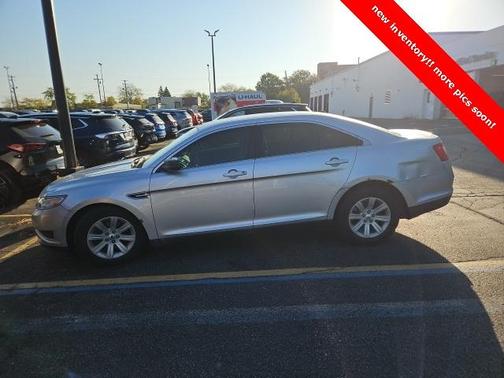 2011 Ford Taurus SE