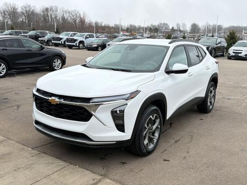 Summit White 2025 Chevrolet Trax LT