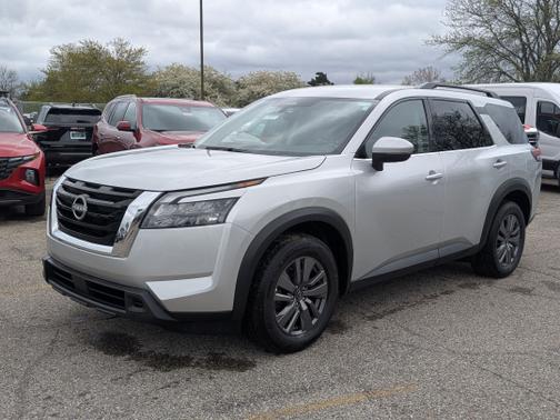 Brilliant Silver Metallic 2025 Nissan Pathfinder SV FWD