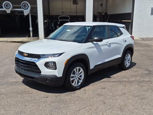 Summit White 2023 Chevrolet Trailblazer LS