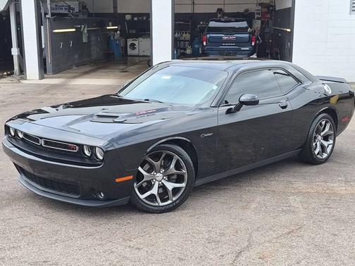 Pitch Black Clearcoat 2016 Dodge Challenger R/T Plus
