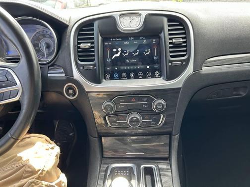 2022 Chrysler 300 Touring