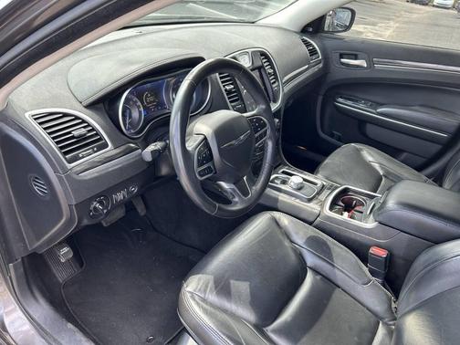 2022 Chrysler 300 Touring
